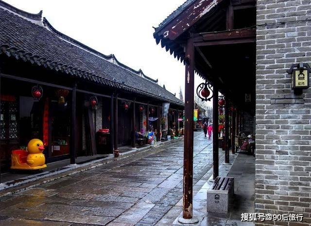 《冬日之诗:寒风与暖阳的和弦》